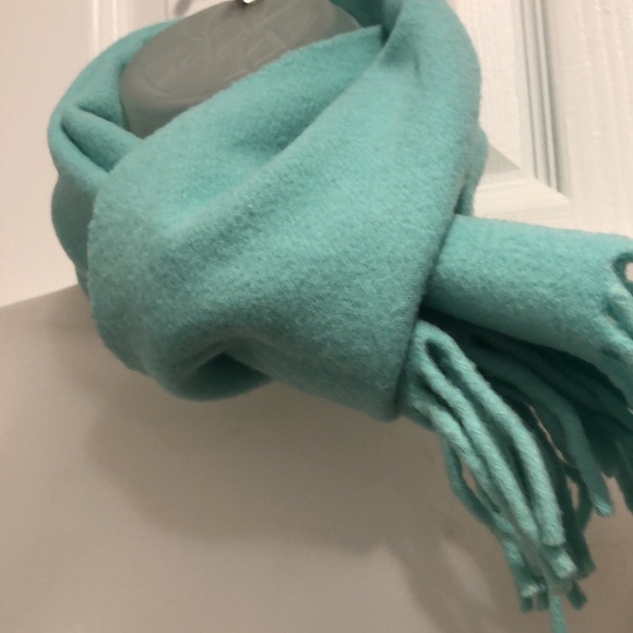 VTG Great accent for cold weather lambswool scarf. - Picture 4 of 10